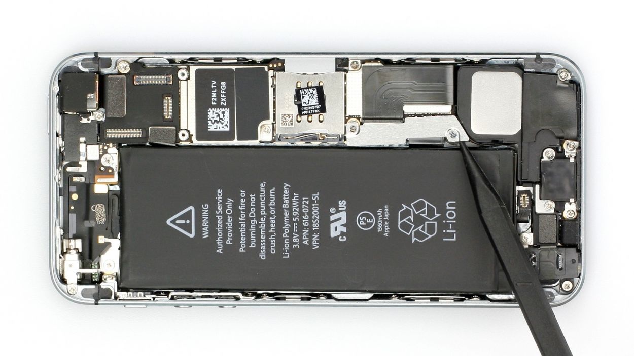 iPhone 5s Lightning Connector traces