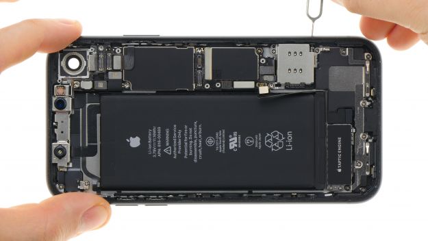 iPhone Xr SIM card reader repair guide | iDoc