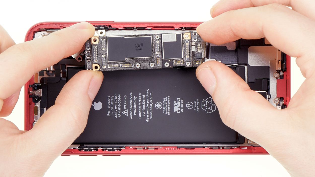 Iphone 15 Logic Board Sideview