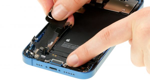 iPhone 13 Lightning connector replacement - repair guide | iDoc